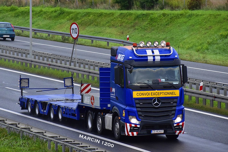 _DSC6892-crop-JKG-Mercedes-Benz Actros MP4.JPG