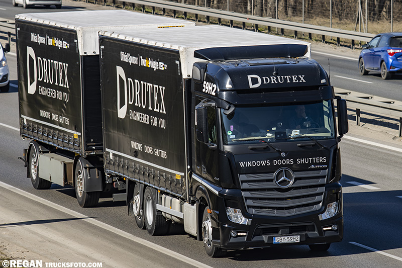 Mercedes-Actros MP4 - Drutex.jpg
