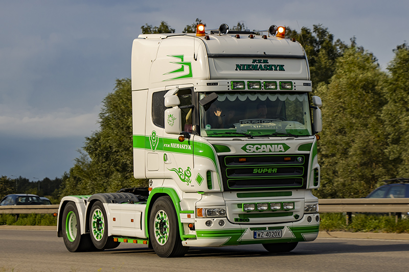 Scania R500 V8 F.T.H. Niemaszyk.jpg