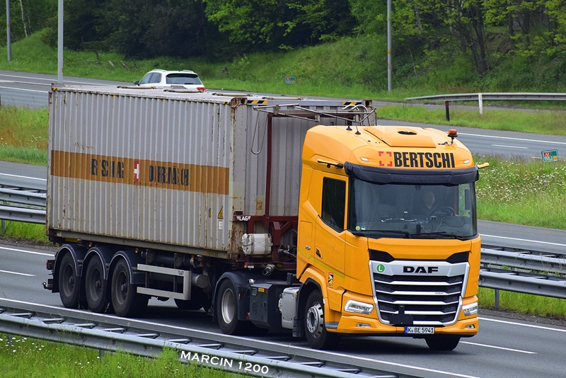 _DSC4010-crop-DAF XF 450-Bertschi.JPG