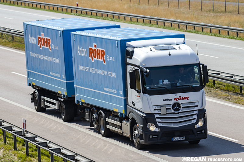 Mercedes-Benz Actros MP4 Anton Rohr.jpg