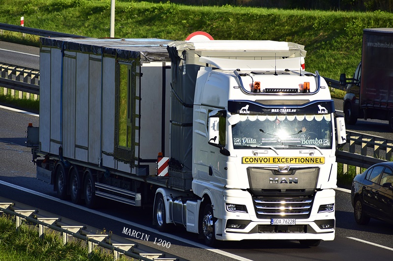 _DSC6710-crop-Max-Trans-MAN TGX II.JPG