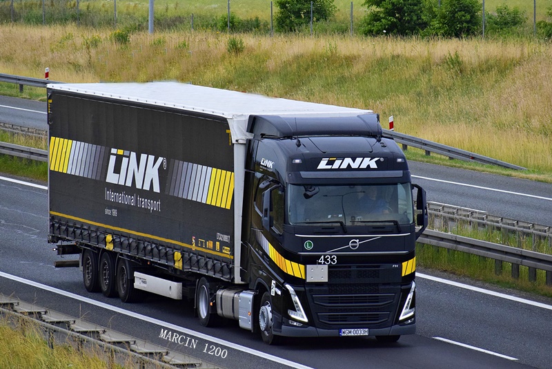_DSC4878-crop-LINK-VOLVO FH V.JPG