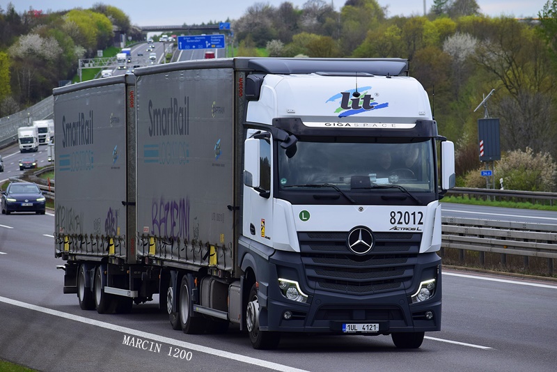 _DSC1186-crop-LIT-Mercedes-Benz Actros MP5.JPG