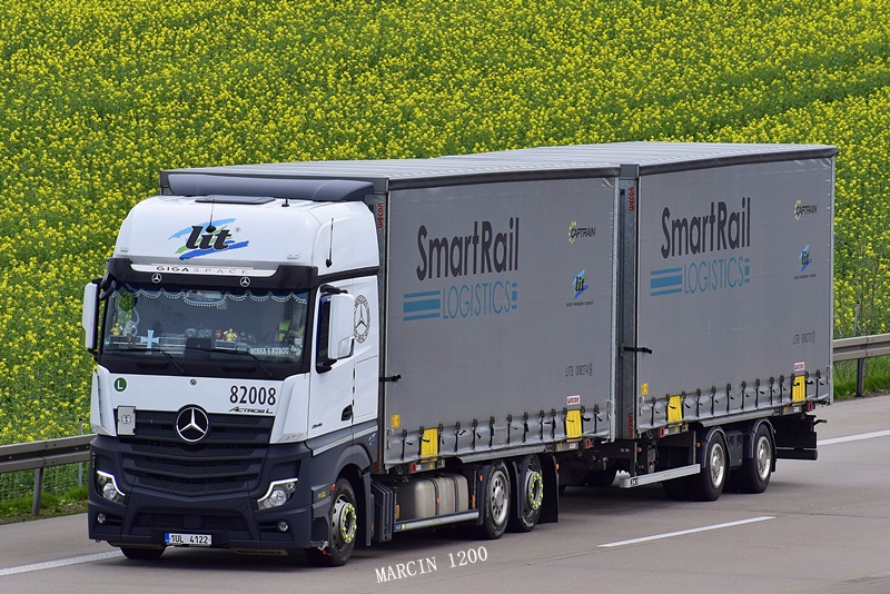 _DSC1624-crop-LIT-Mercedes-Benz ActrosL MP5.JPG