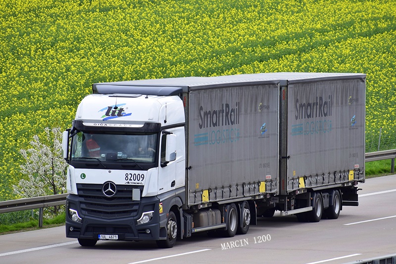 _DSC1747-crop-LIT-Mercedes-Benz ActrosL MP5.JPG