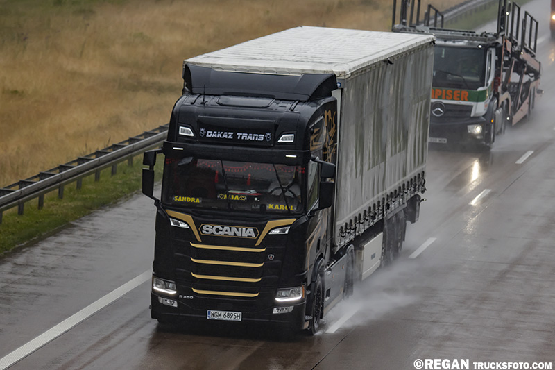 Scania R450 Dakaz.jpg