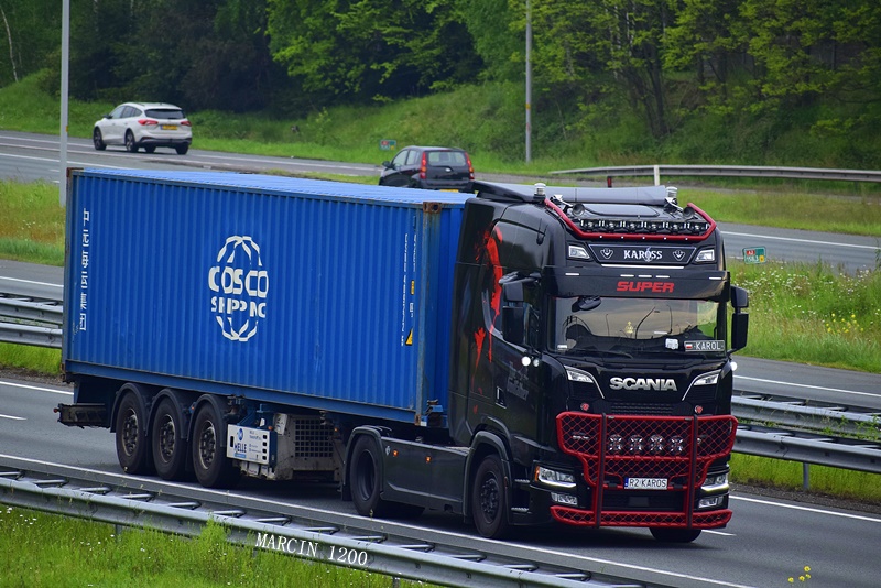 _DSC3922-crop-KAROSS-SCANIA S NG V8.JPG