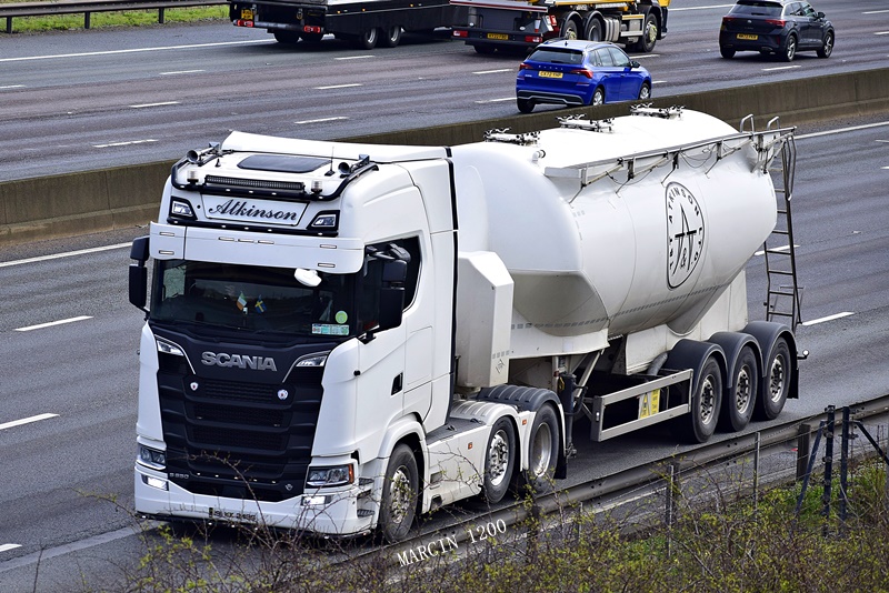 _DSC0273-crop-ATKINSON-SCANIA S650 V8.JPG