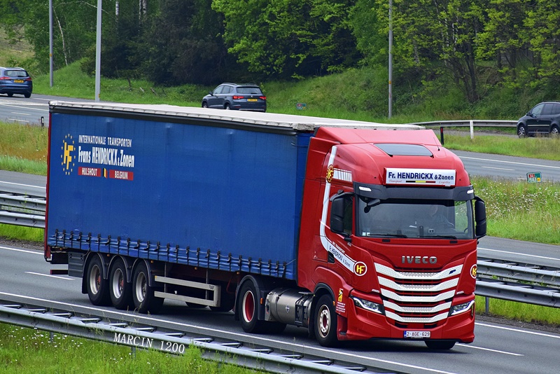 _DSC4022-crop-IVECO S-WAY-Hendrickx.JPG
