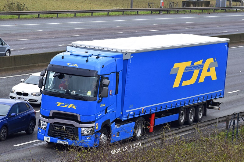 _DSC0200-crop-TJA-RENAULT RANGE-T.JPG