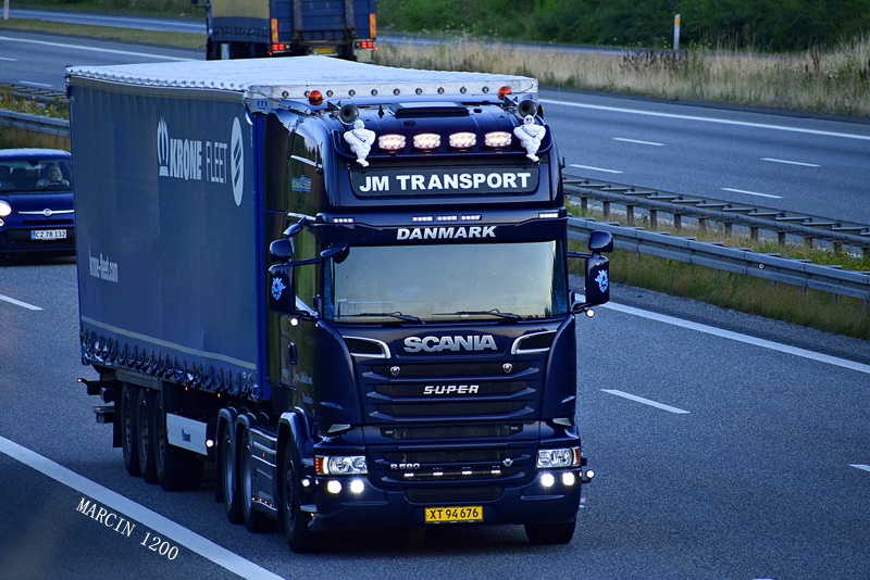 _DSC9683-crop-JM Transport - Jesper Mikkelsen Randers-SCANIA STREAMLINE R580 V8.JPG