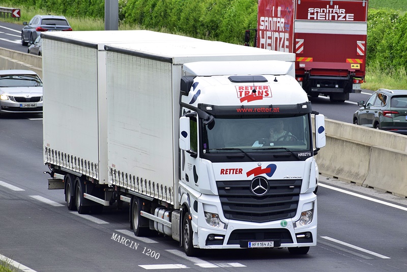 _DSC5613-crop-RETTER TRANS-Mercedes-Benz Actros MP4.JPG