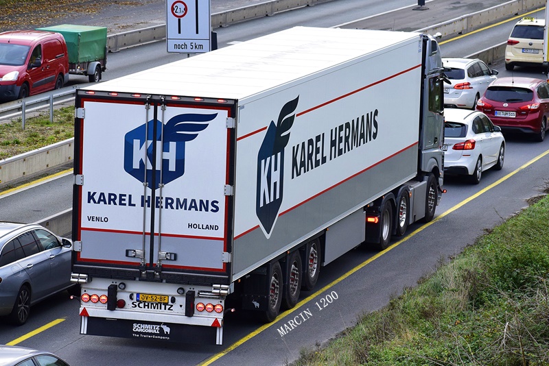 _DSC8220-crop-Karel Hermans-Schmitz Cargobull.JPG