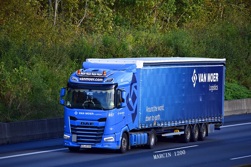 _DSC7775-crop-VAN MOER-DAF XG.JPG