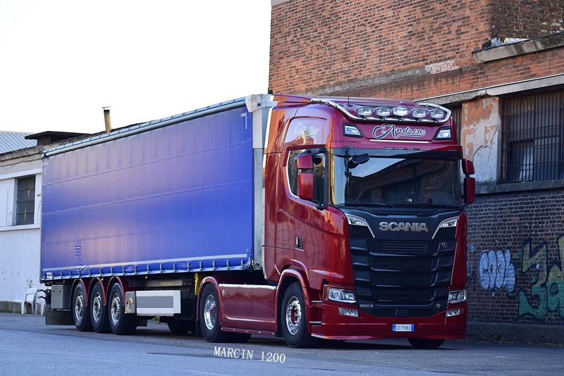 _DSC6341-crop-ANDREAS-SCANIA S520 V8.JPG