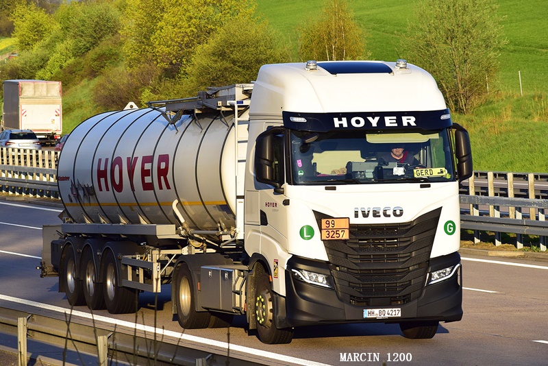 _DSC2590-crop-HOYER-IVECO S-WAY.JPG