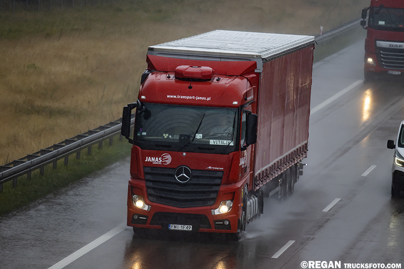 Mercedes-Benz Actros MP4 Janas.jpg