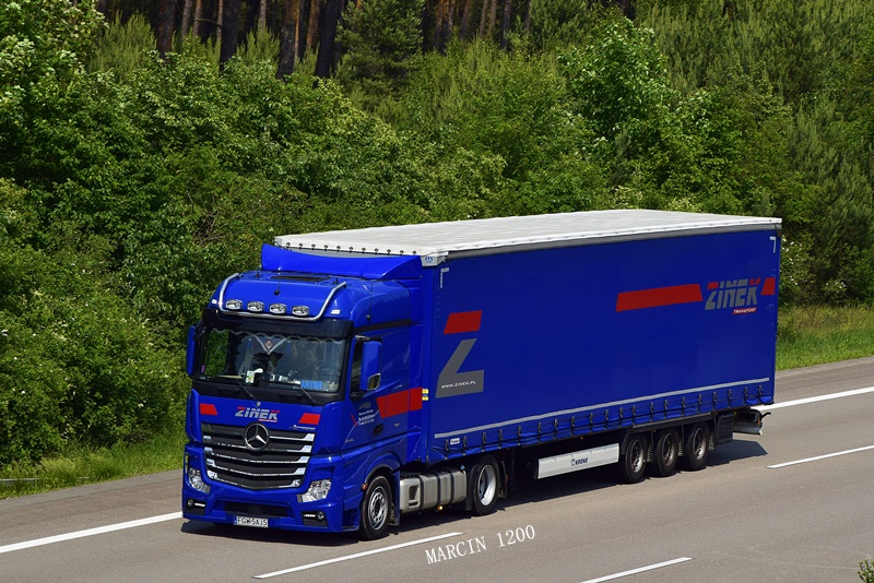 _DSC9044-crop-ZINEK-Mercedes-Benz Actros.JPG