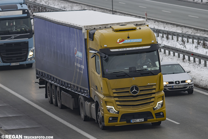 Mercedes-Benz Actros MP5 - KD Jupiter.jpg