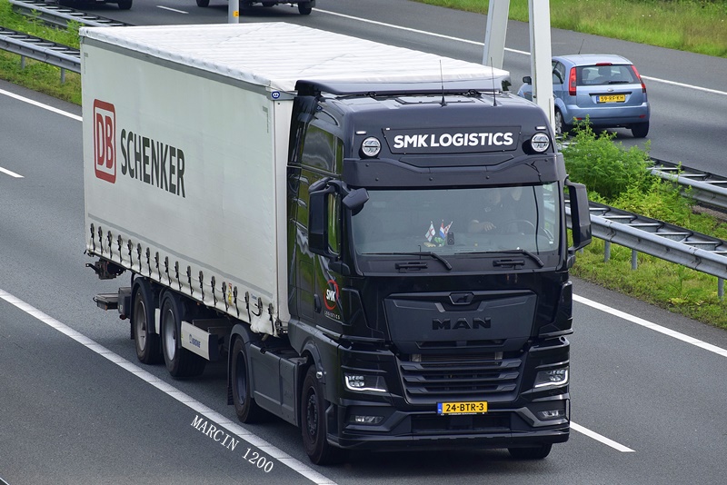 _DSC3289-crop-SMK Logistics -MAN TGX II.JPG