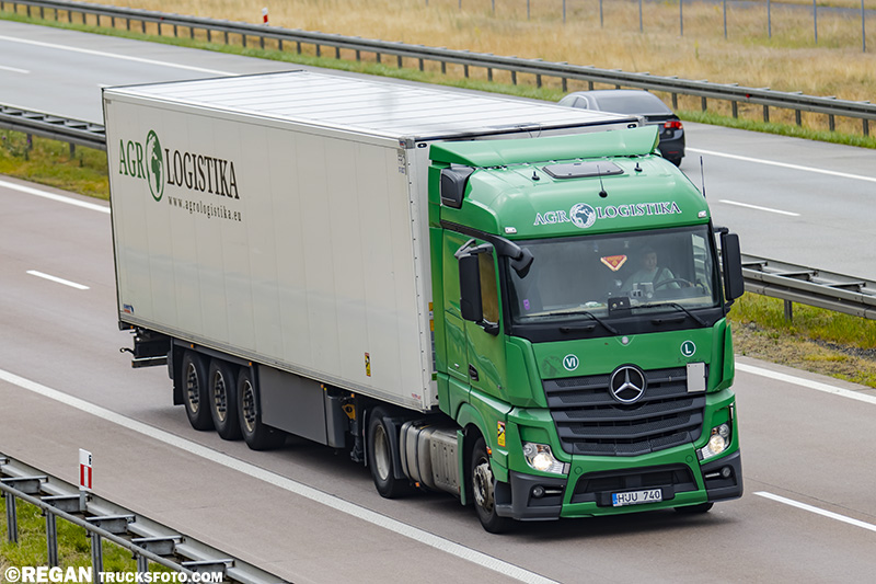 Mercedes-Benz Actros MP4 - Agrologistika.jpg