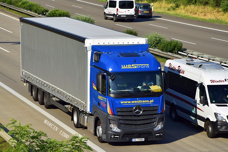 _DSC9305-crop-WESTRANS- Mercedes-Benz Actros MP4.JPG