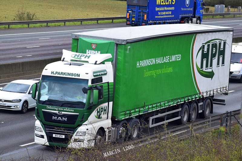 _DSC0475-crop-H Parkinson-MAN TGX Euro6 II.JPG