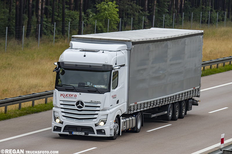Mercedes-Benz Actros L - Kucera.jpg