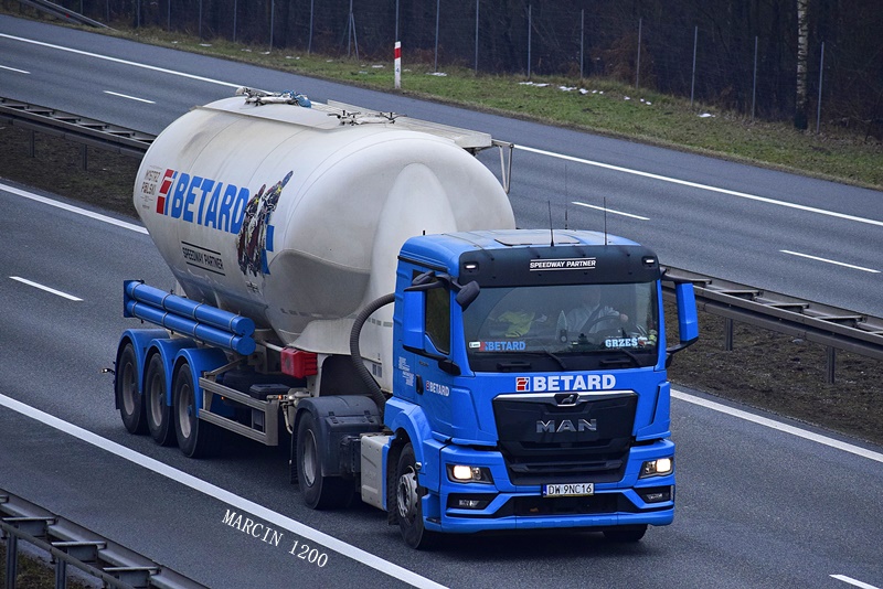 _DSC8564-crop-BETARD-MAN TGX II.JPG