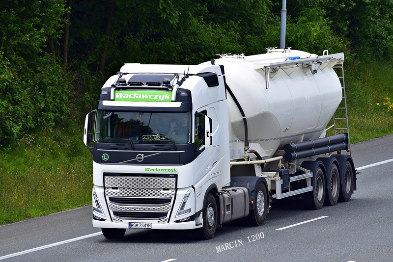 _DSC4921-crop-Volvo FH5 - Wacławczyk.JPG