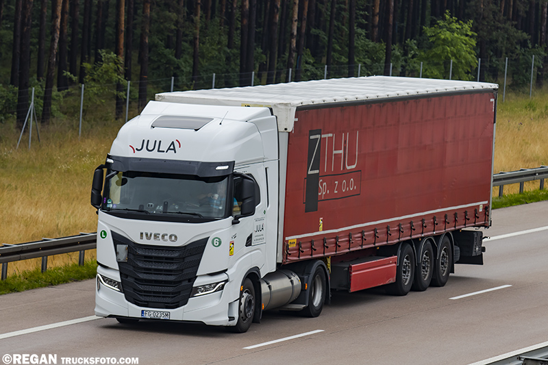 Iveco S-Way LNG - Jula.jpg