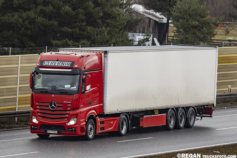 Mercedes-Benz Actros MP4 - Cebernik.jpg