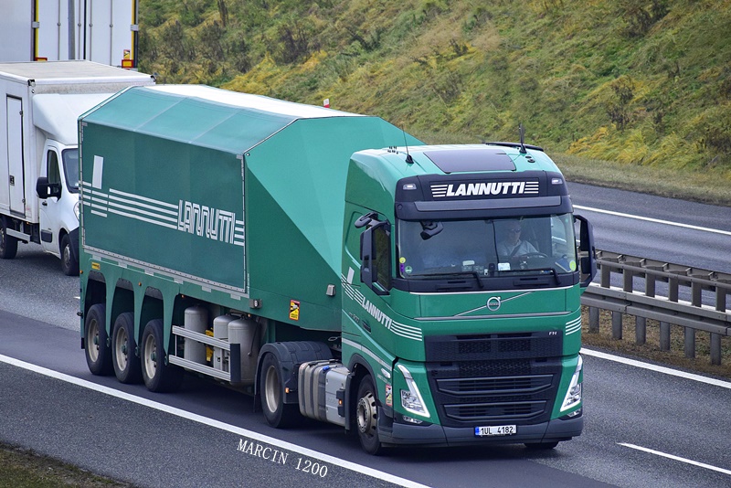 _DSC8664-crop-LANNUTTI-VOLVO FH V.JPG
