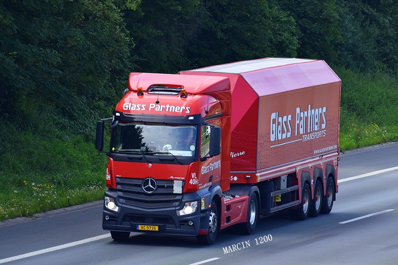 _DSC8377-crop-Mercedes-Benz Actros MP4-Glass Partners.JPG