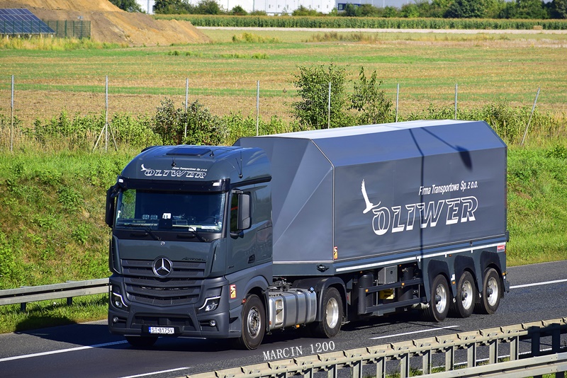 _DSC6864-crop-Mercedes-Benz ActrosL MP5-Oliwer.JPG