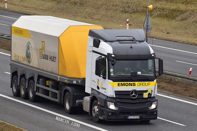 _DSC1549-crop-Mercedes-Benz Actros MP4 - Emons Group.JPG