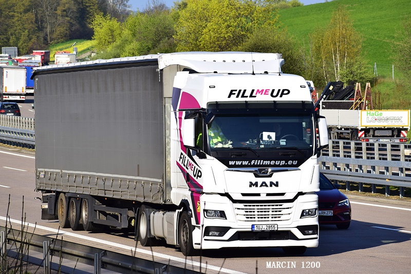 _DSC2793-crop-FILL ME UP-MAN TGX II.JPG
