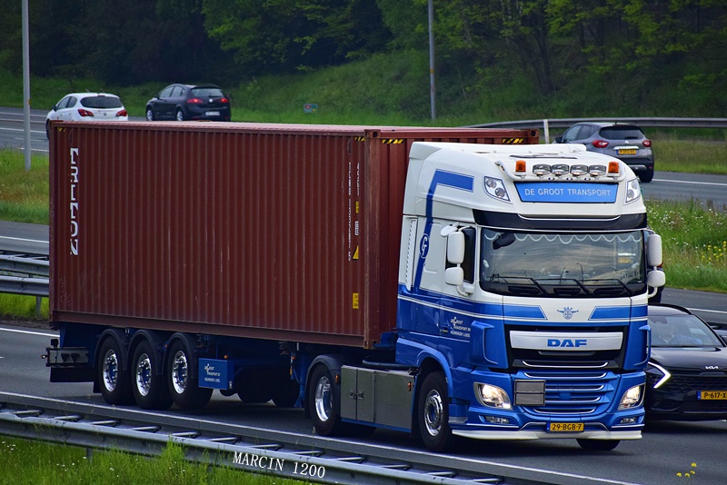 _DSC3568-crop-de Groot Transport-DAF XF 106.JPG