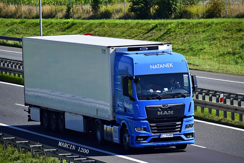 _DSC6433-crop-NATANEK-MAN TGX II.JPG