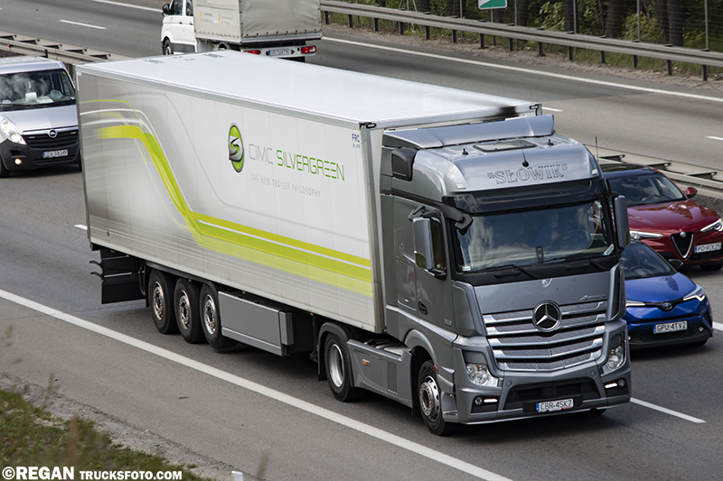 Mercedes-Benz Actros MP4 - Słowik.jpg