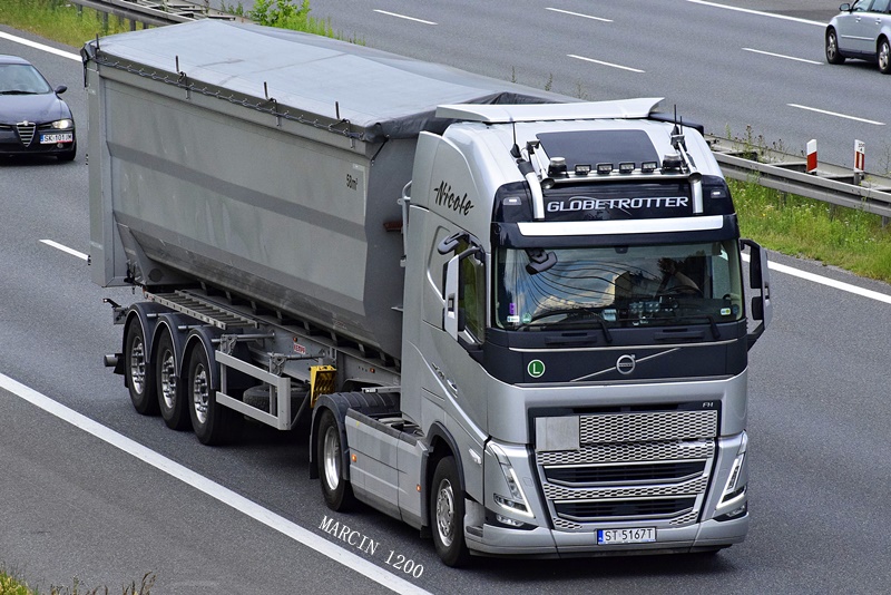 _DSC5115-crop-NICOLE-VOLVO FH V.JPG
