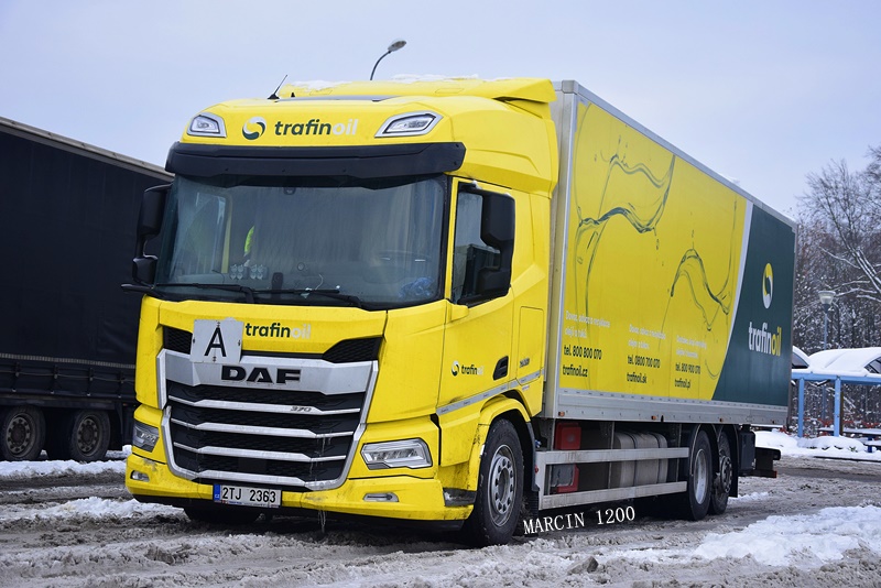 _DSC8336-crop-TRAFIN OIL-DAF XD.JPG