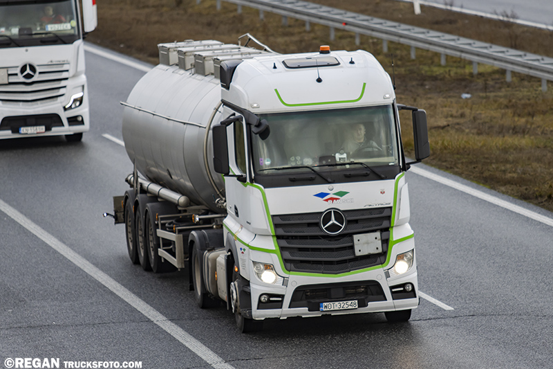 Mercedes-Benz Actros MP4 - Rawski.jpg