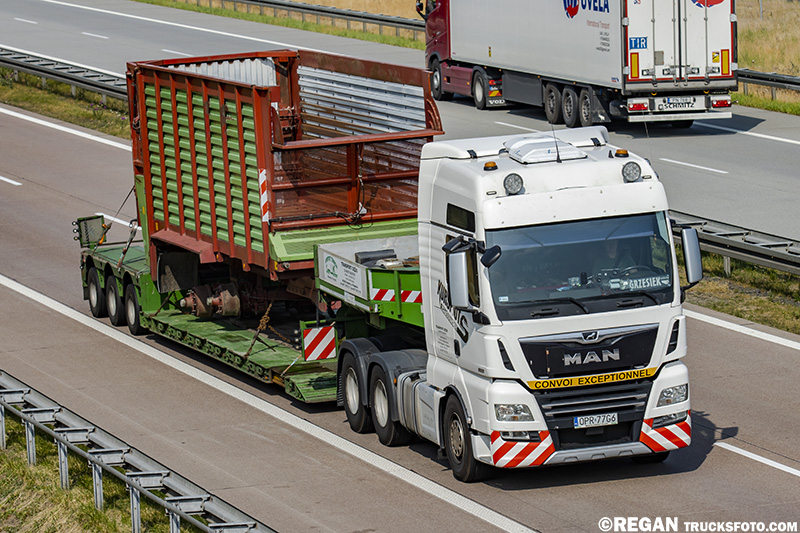 MAN TGX - Kurspiot Schwertransport.jpg