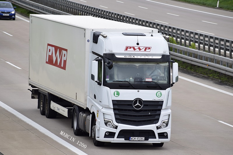 _DSC1426-crop-PWP Group-Mercedes-Benz Actros MP5.JPG