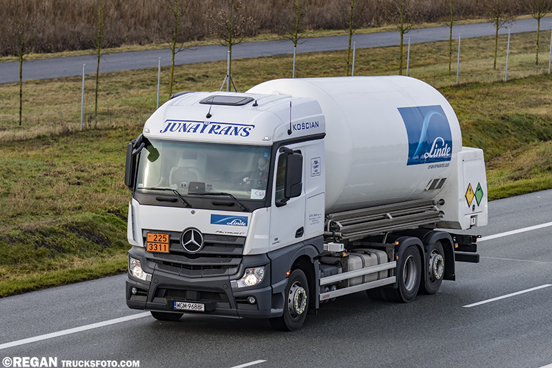 Mercedes-Benz Actros F Junatrans.jpg
