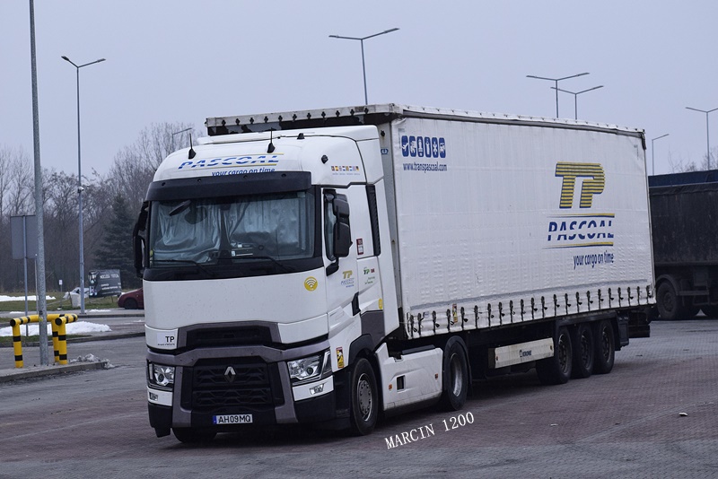 _DSC9384-crop-Pascoal-RENAULT RANGE T.JPG