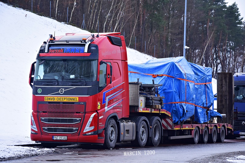 _DSC9062-crop-JERZAK-TRANS-VOLVO FH V.JPG