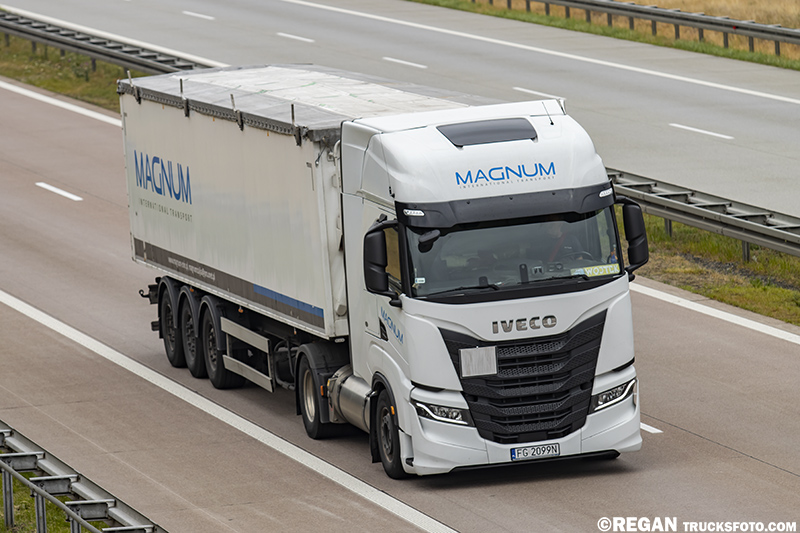 Iveco  S-Way LNG Magnum.jpg